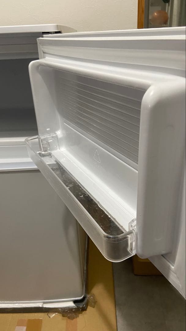 【使用期間半年】2025年製90L 2ドア冷蔵庫comfee