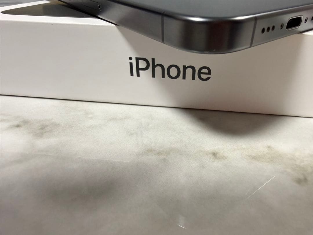 iPhone 15 Pro ブラックチタニウム 1TB 中古