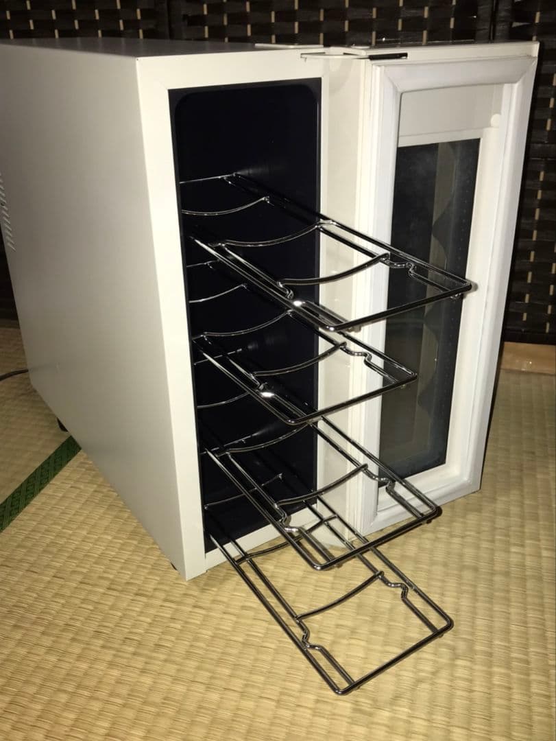 ワインセラー　4本収納　ペルチェ冷却方式　　ワイン収納