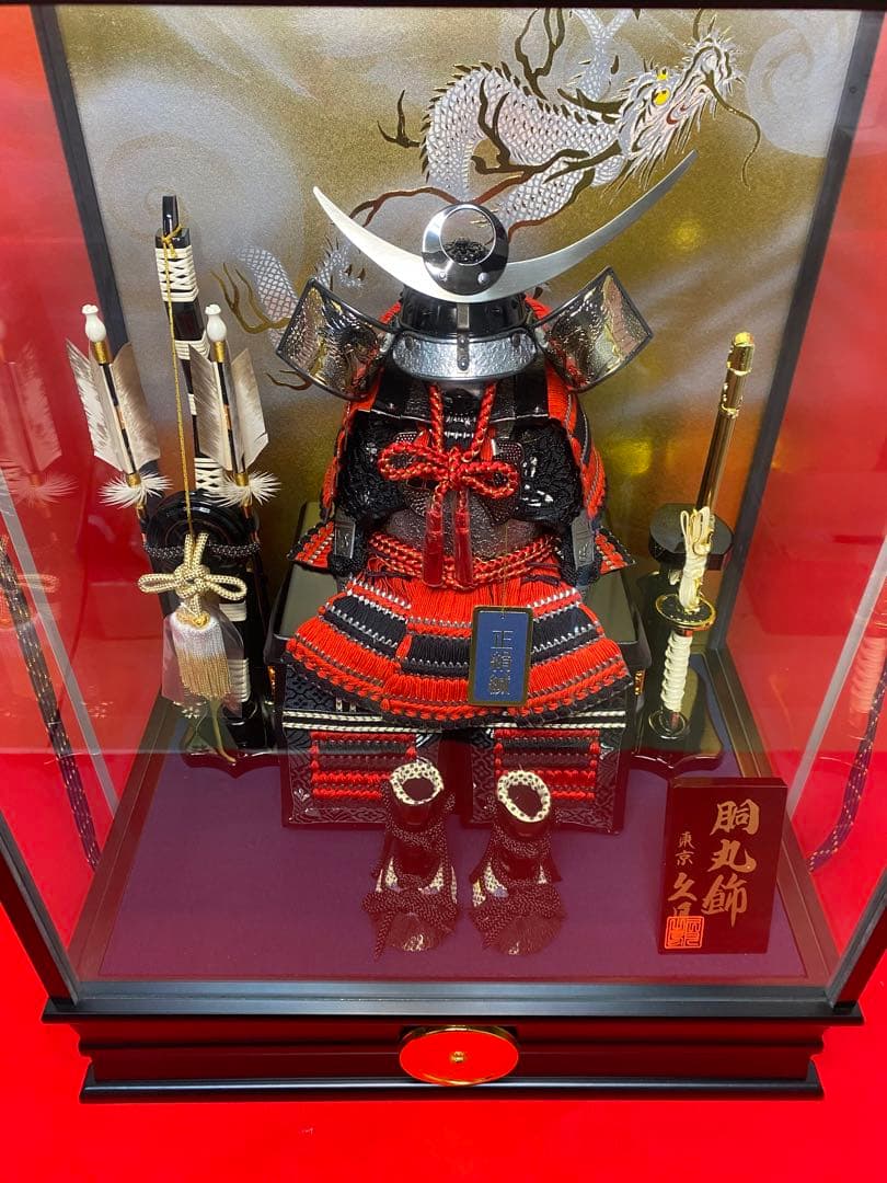 上杉謙信　東京久月　五月人形　家紋付き鎧飾り　ガラスケース入