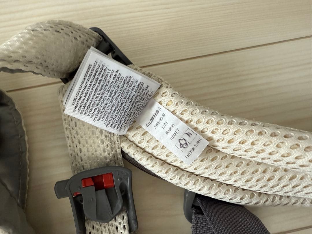 ベビービョルン　ベビーキャリア ハーモニー　クリーム 箱、保証書付き