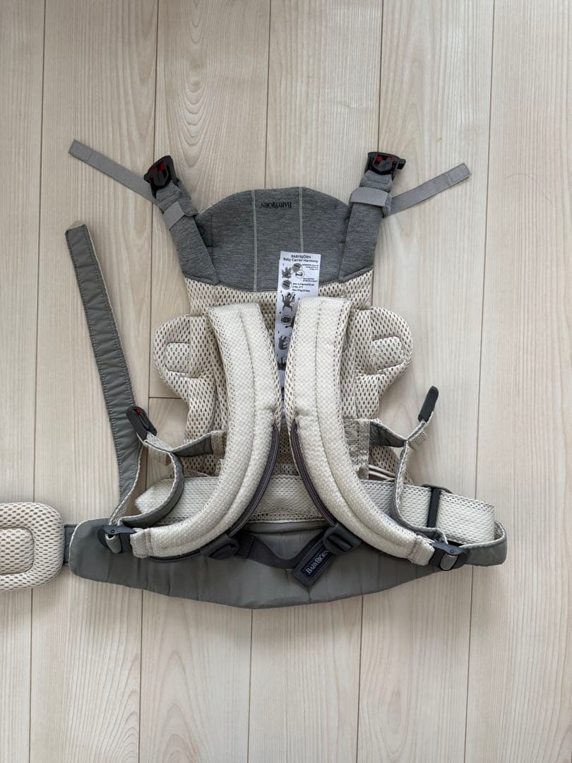 ベビービョルン　ベビーキャリア ハーモニー　クリーム 箱、保証書付き