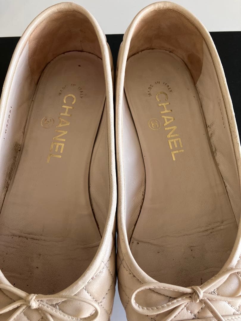 CHANEL ライトベージュ キルティングフラットシューズ