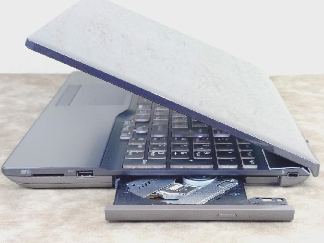 LIFEBOOK AH78/C2 台8世代Core i7搭載