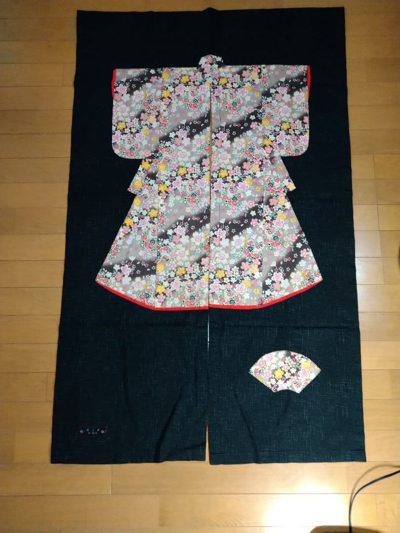 ⬛♥上品で高級感漂う【 和工房れおん】のれん 舞花着物・扇柄デザイン