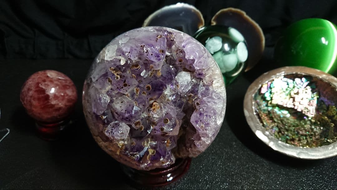 アメジスト笑口 虹入り 縁起物、愛の守護石、真実の愛を守りぬく石、財運を招く