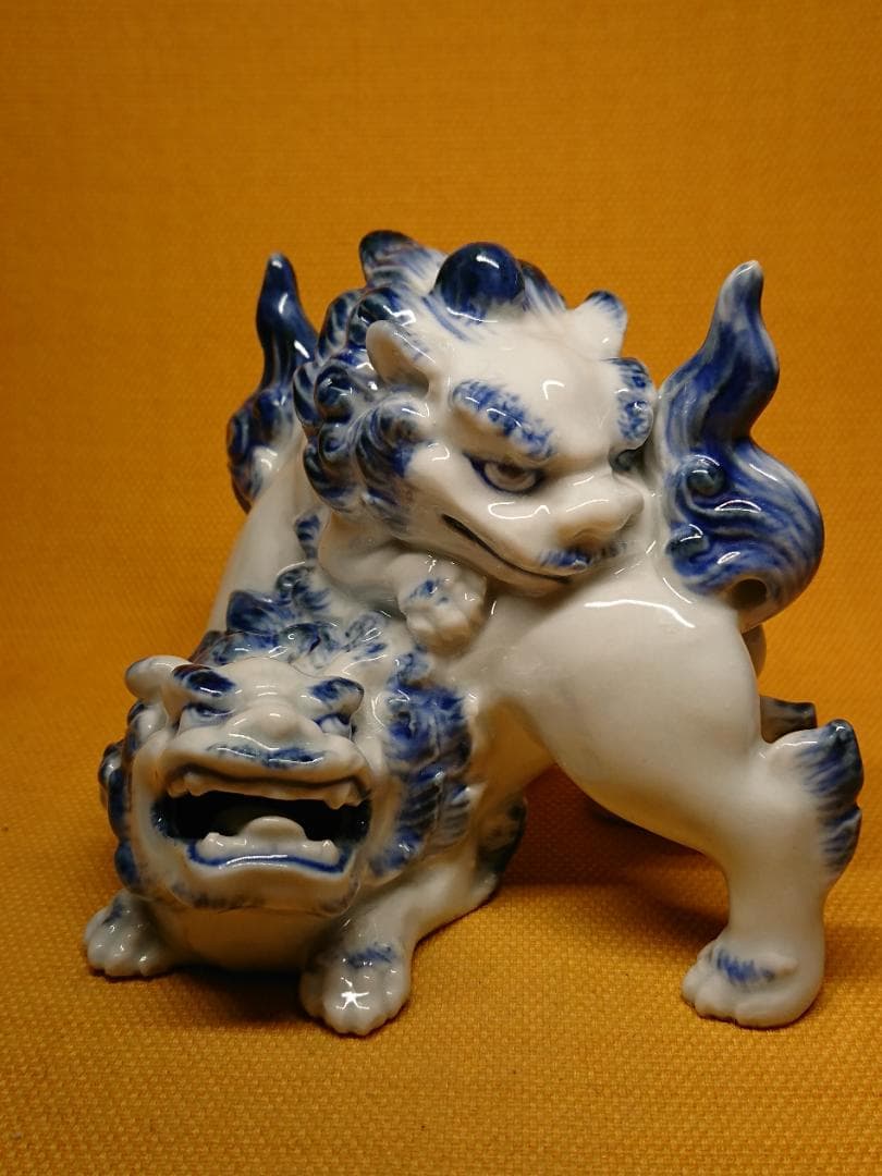【美品】獅子　戯れ獅子　染付　磁器　置物　インテリア　工芸品　美術品　A3360