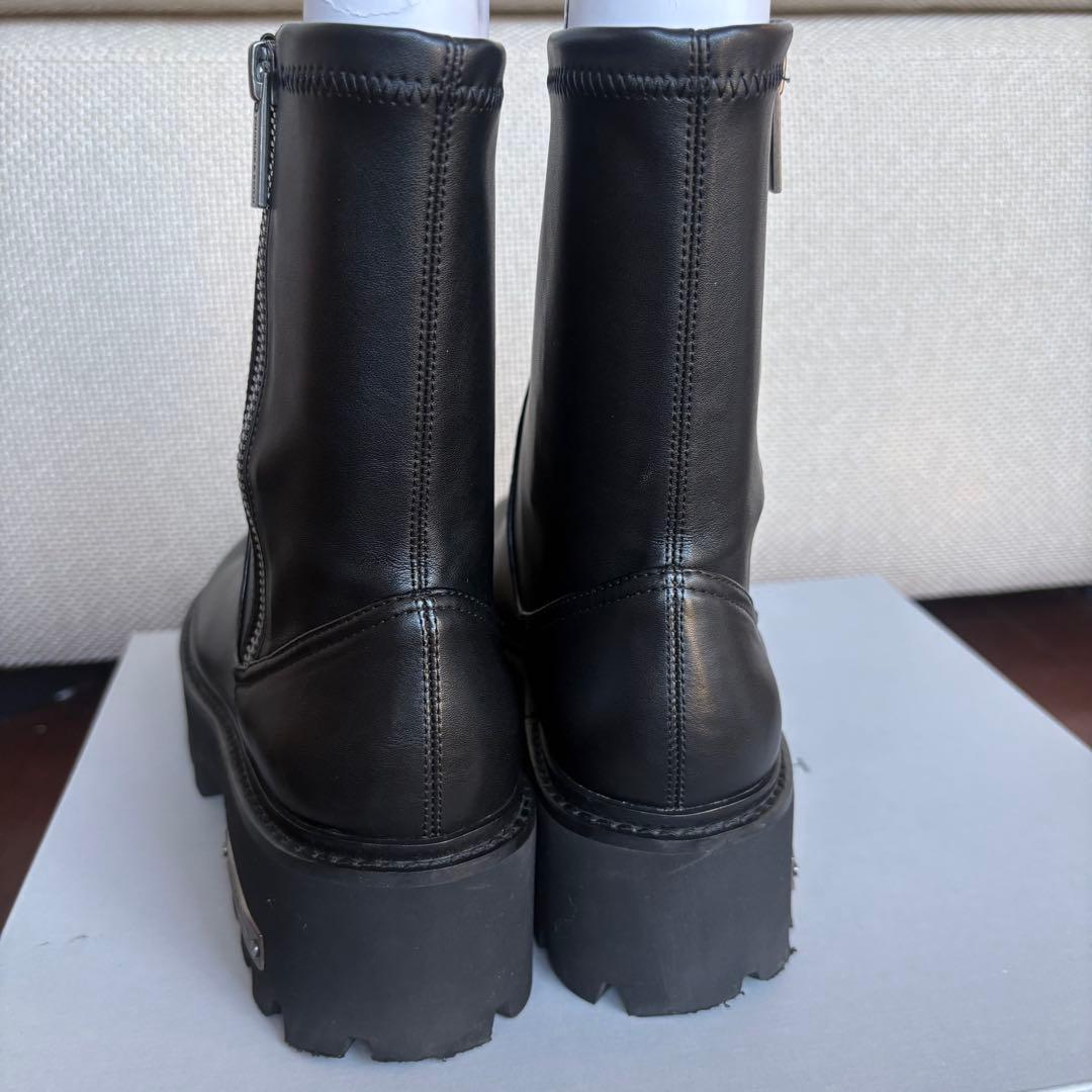 美品　CHARLES & KEITH サイドジップ アンクルブーツ