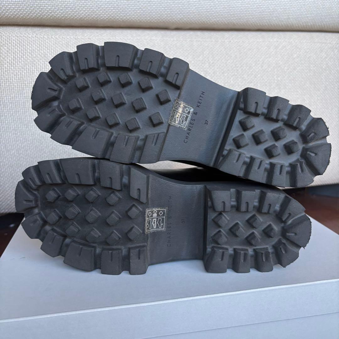 美品　CHARLES & KEITH サイドジップ アンクルブーツ