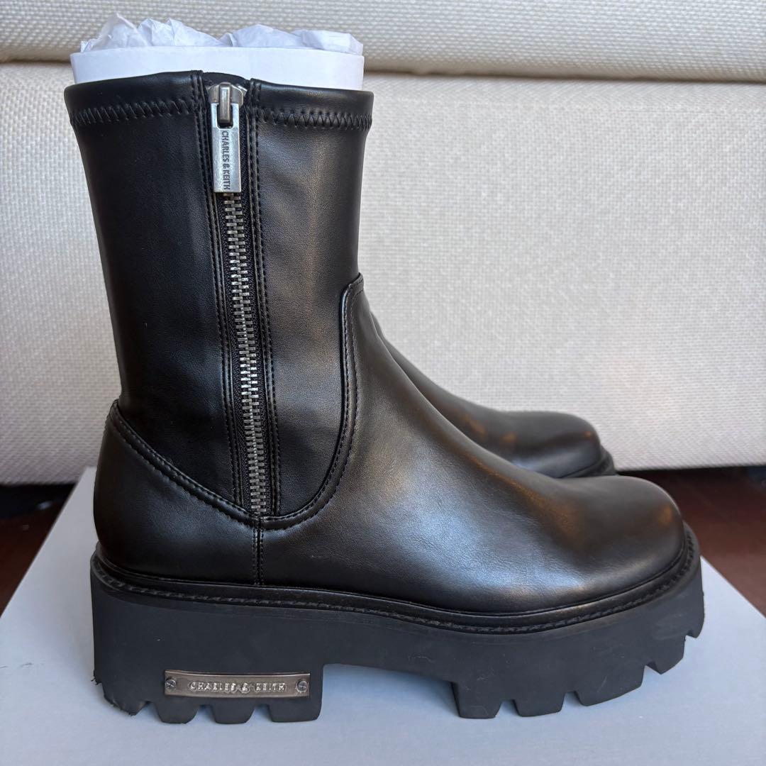 美品　CHARLES & KEITH サイドジップ アンクルブーツ