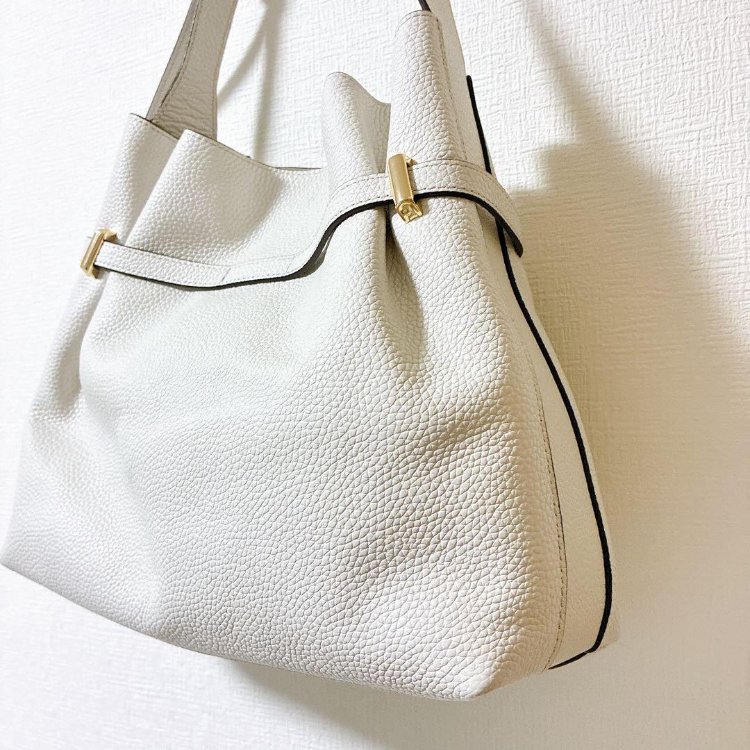 未使用級✨フルラ　アウラ　ショルダーバッグ　ワンショルダー　現行　レザー