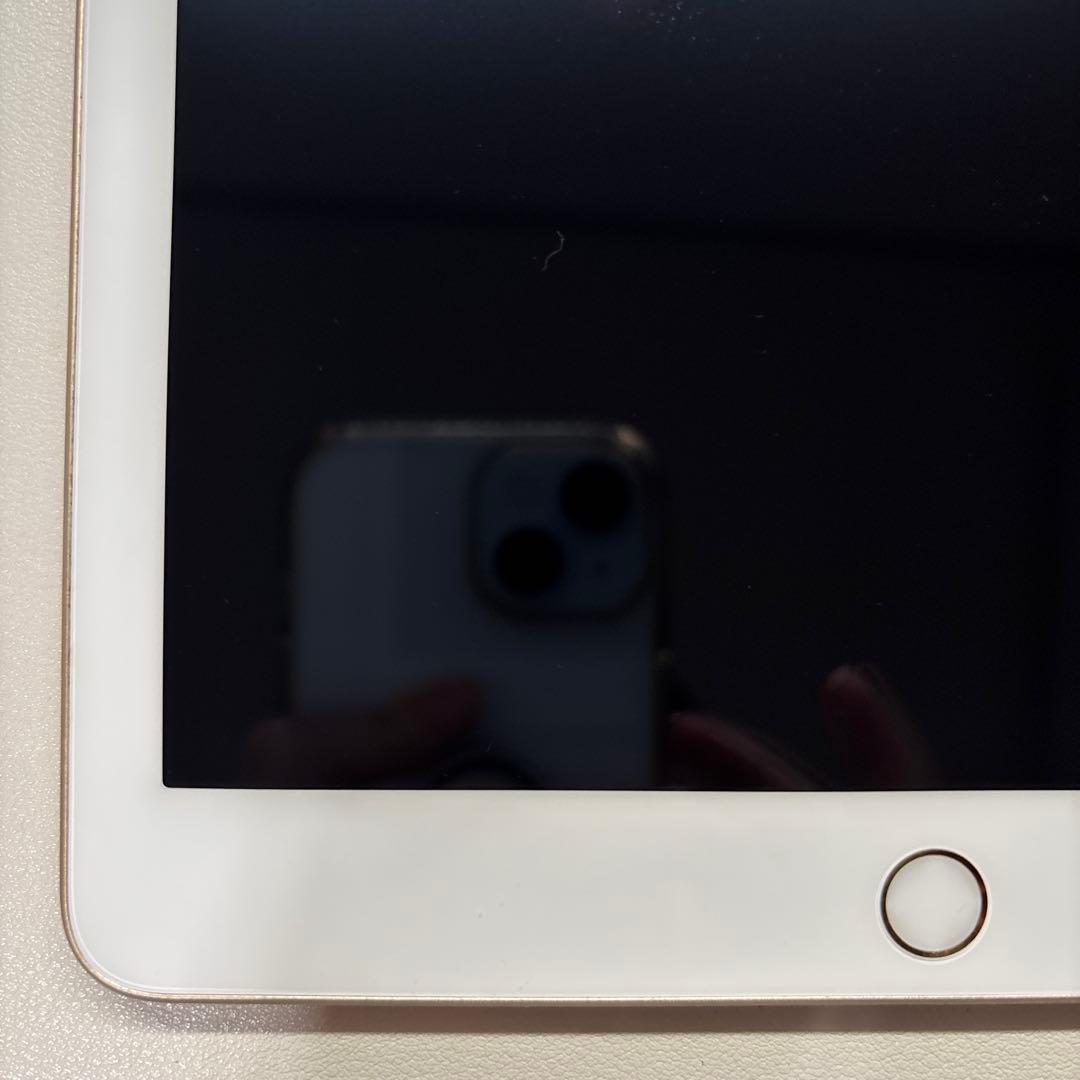 【美品】Apple iPad(第5世代)Wi-Fi+Cellular:A1823
