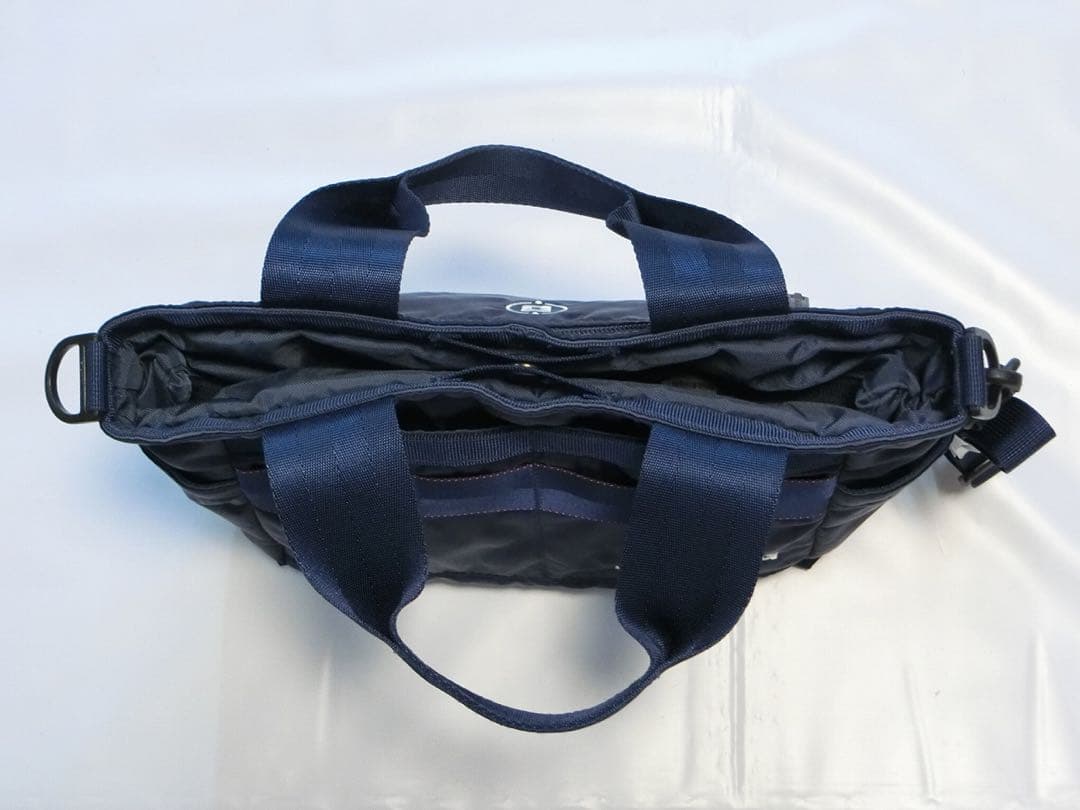 BRIEFING ブリーフィング　ネイビーのカートバッグ ラウンドバッグ