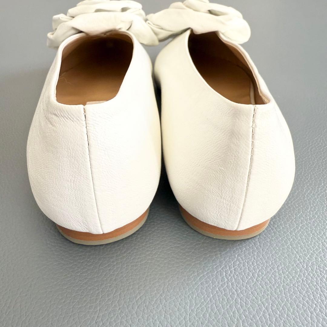 極美品 【キムヘキム】フラワーモチーフ レザー フラットシューズ ホワイト 37