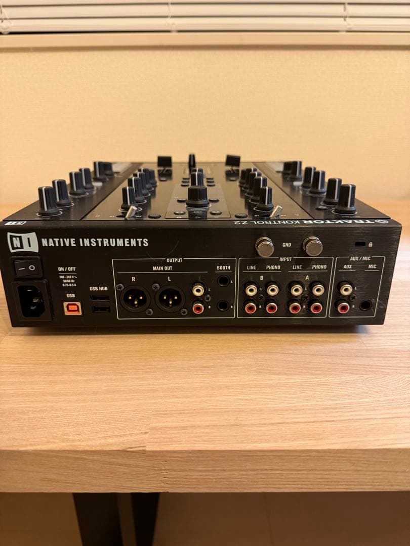 TRAKTOR Z2 DJミキサー