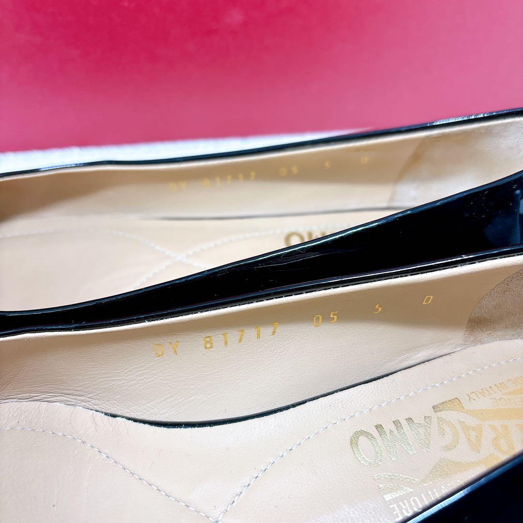 ✨Ferragamo フラットシューズ ヴァリナ ブラック　エナメル　22.5㎝
