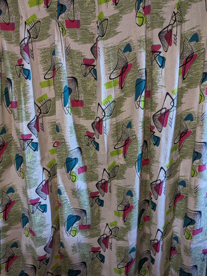 50’ｓ柄カーテン 2枚　ベージュブーメラン２００