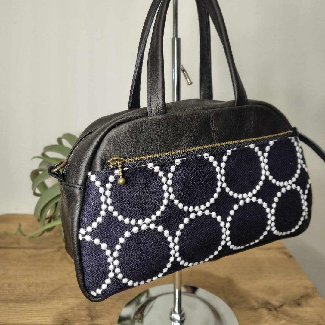 ミナペルホネン/tambourineタンバリンネイビー×白/ラウンドボストン黒革