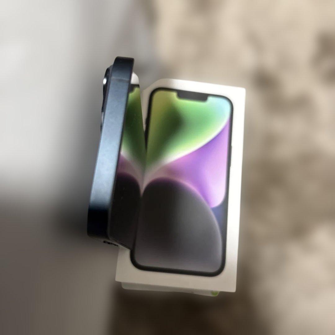 iPhone14 本体　カラー、ミッドナイト、ケースとミッキー携帯ケース付き