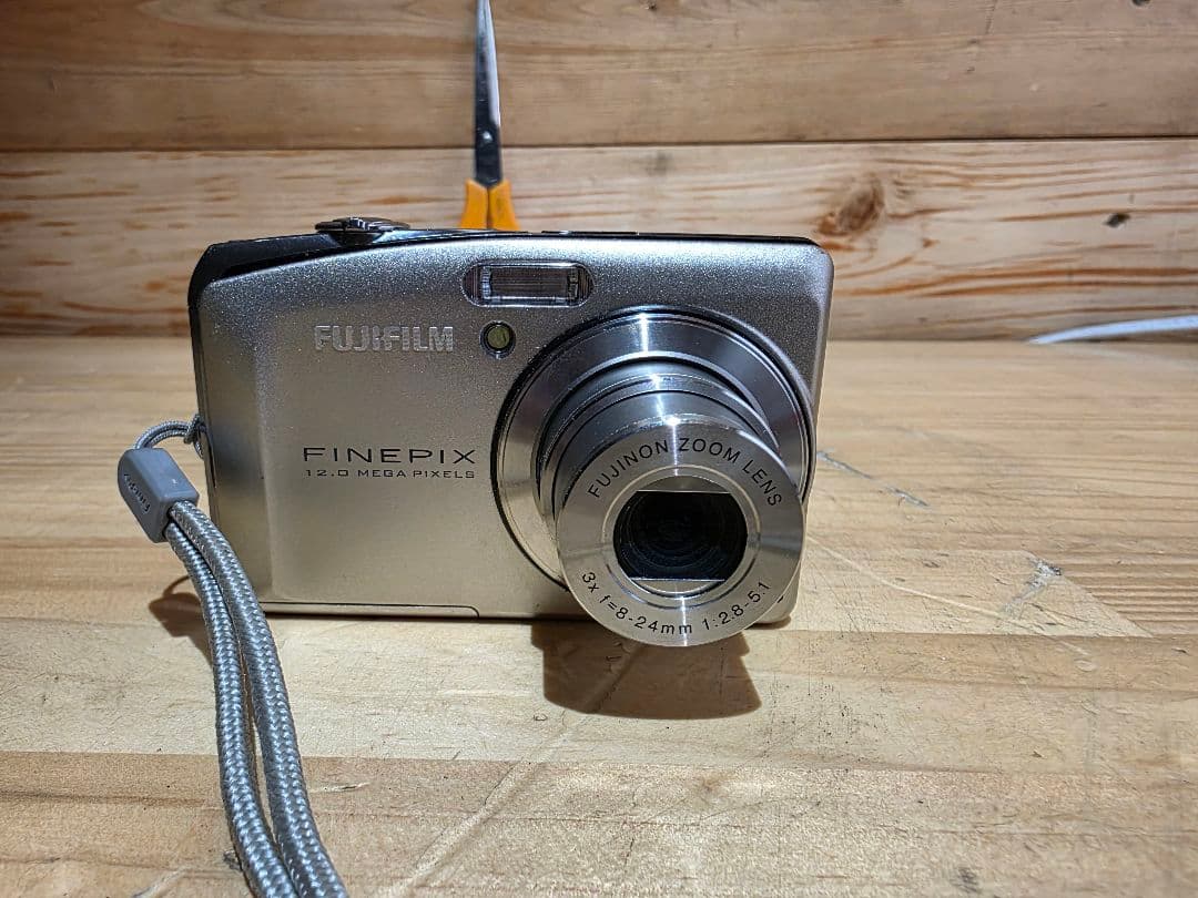 FUJIFILM デジタルカメラ FINEPIX F50fd シルバー