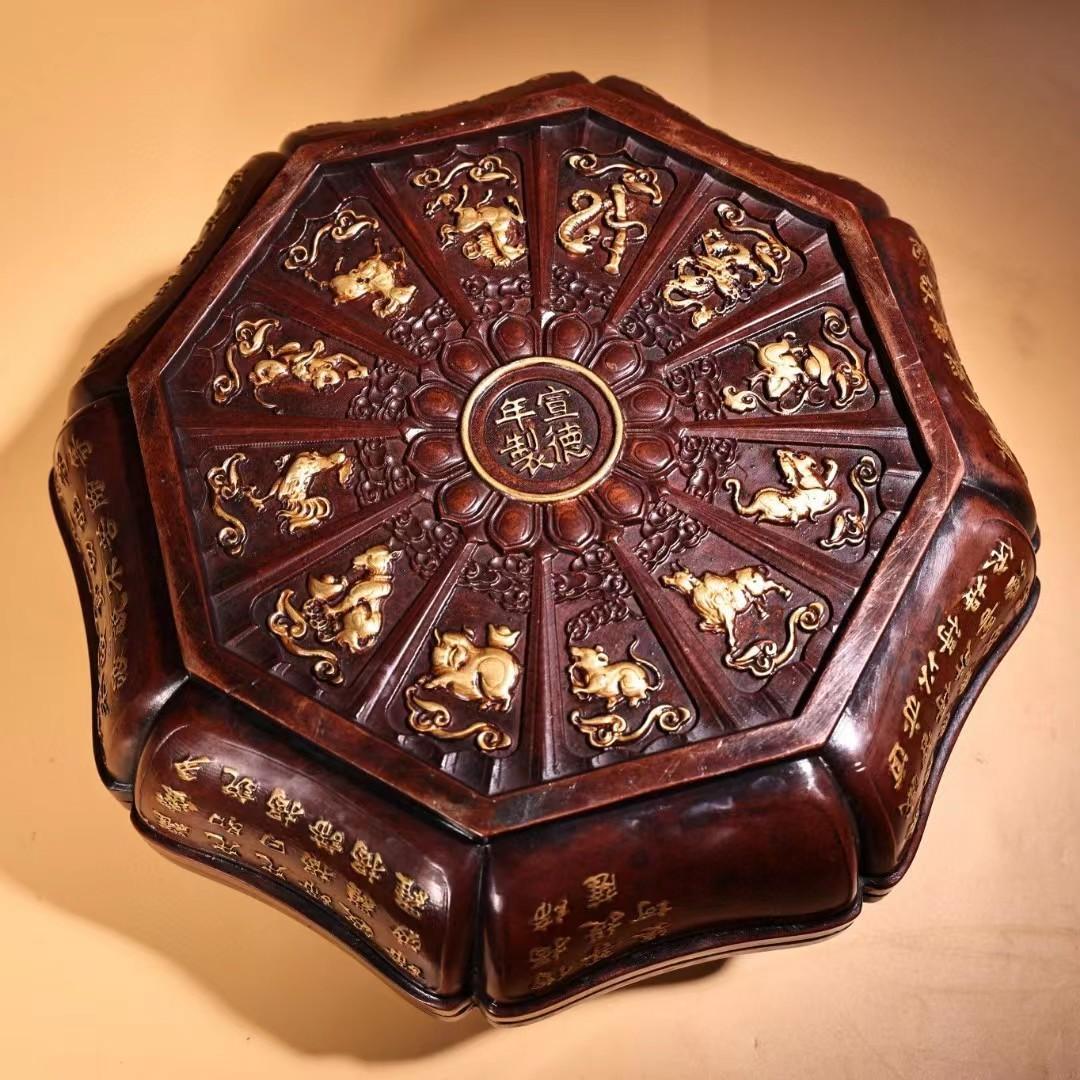 中国古美術・純銅製の高浮彫鎏金錾彫刻花仏教彫刻経文・装飾箱・果物箱・文房具・紫銅