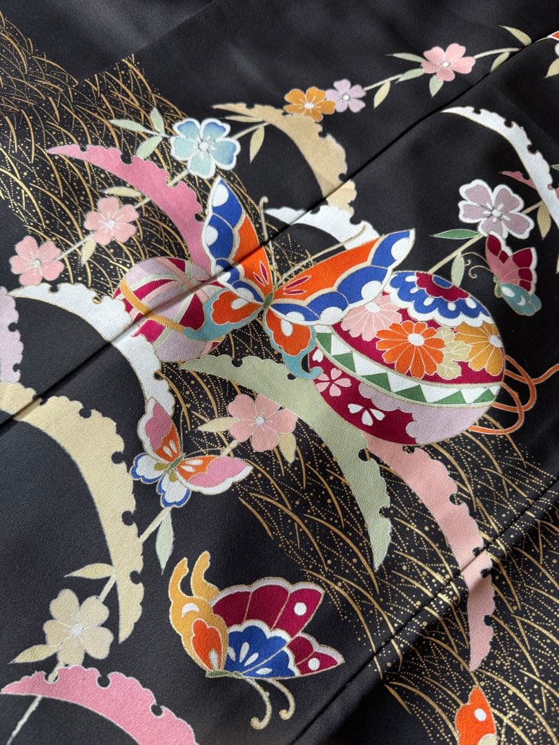 七五三に★逸品　正絹縮緬黒地に舞蝶、毱　7歳着物、袋帯のセット