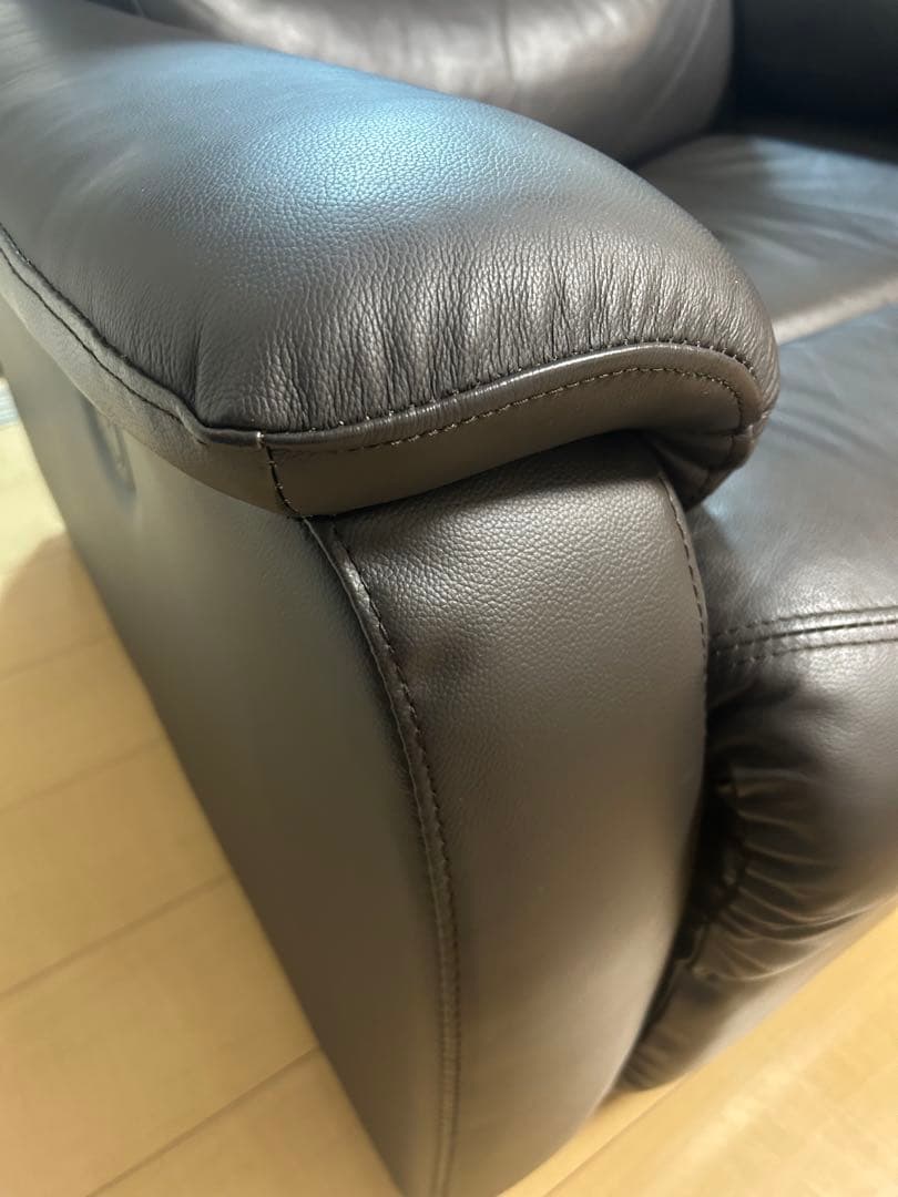 ニトリ3人掛けテーブル付き電動両側リクライニングソ ファNビリーバ