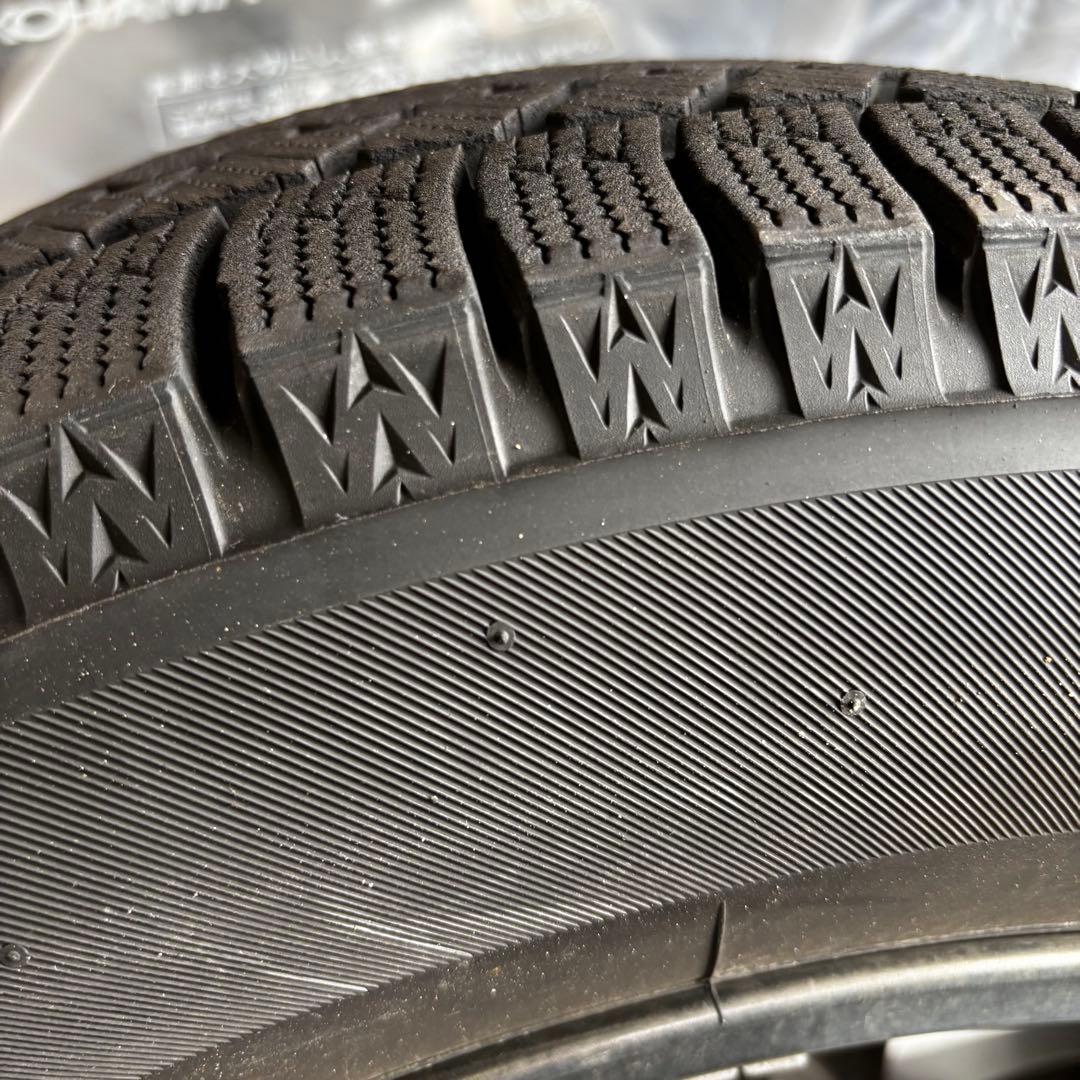 BRIDGESTONE BLIZZAK 225/60R18 レフィナーダ