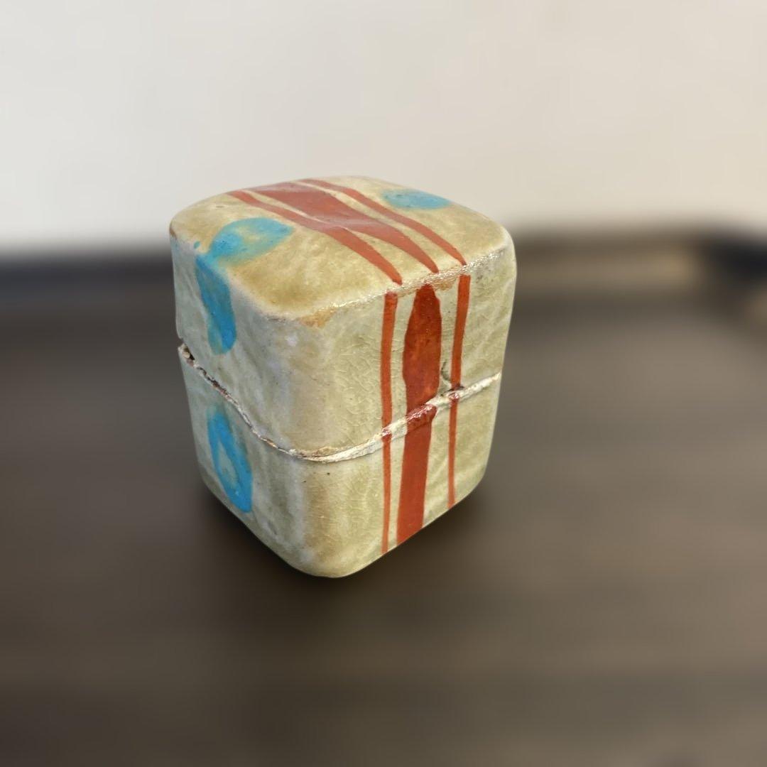 【週末限定価格】民藝　壺屋焼　やちむん　小橋川仁王　赤絵　緑釉点文　香合