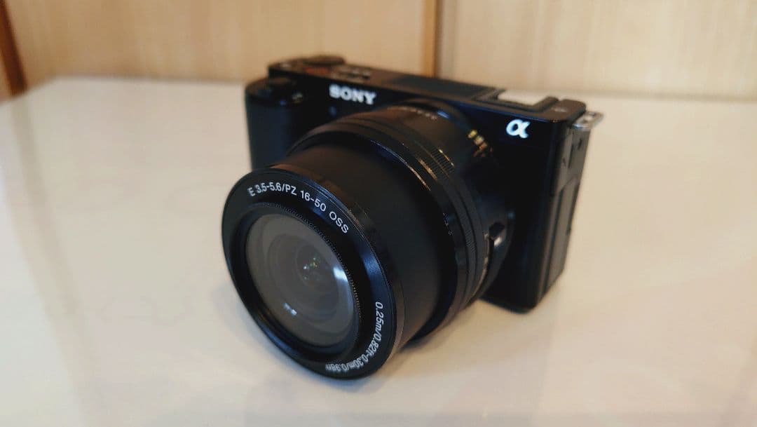 SONY ZV-E10 レンズキット＆バッテリー7個【ケース付き＆週末限定値下】