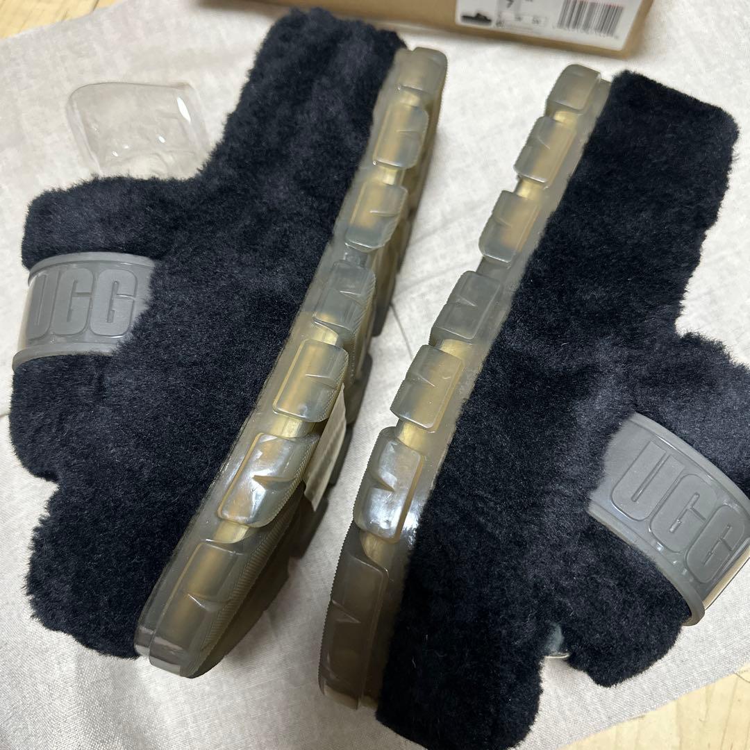 新品　UGG W FLUFFITA CLEAR レア　ムートンサンダル
