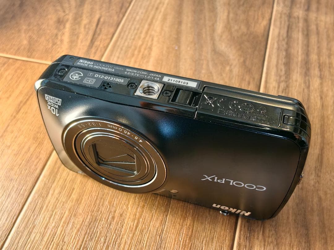 Nikon S800c（美品）＋ P100（26倍ズーム）／動作良好・充電器付き