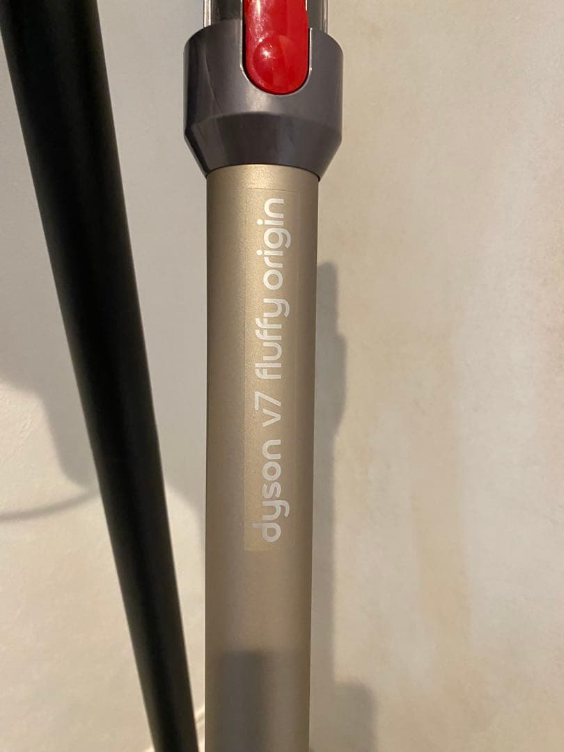 Dyson V7 　コードレスクリーナー　掃除機　sv11