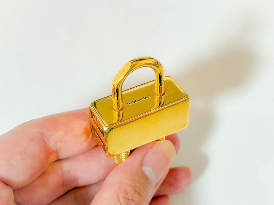 GIVENCHY パッドロック　キーホルダー