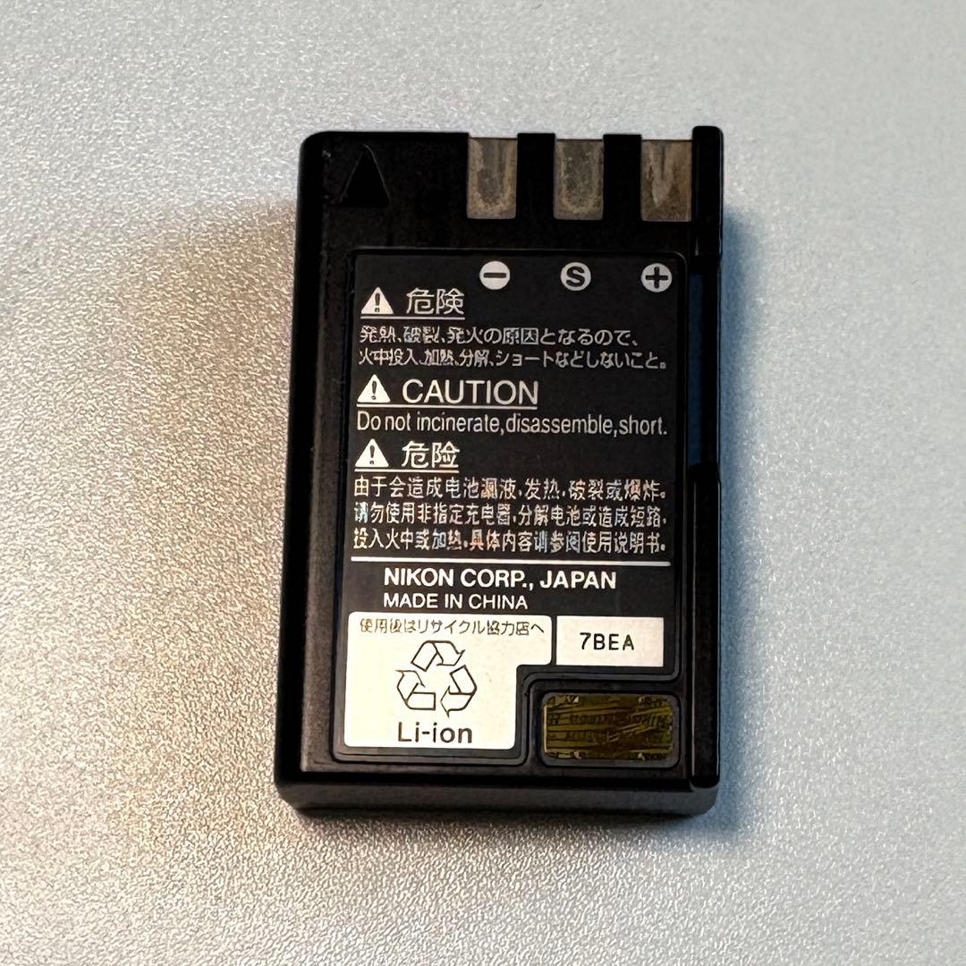 Nikon デジタル一眼レフカメラ D40 レンズ付き