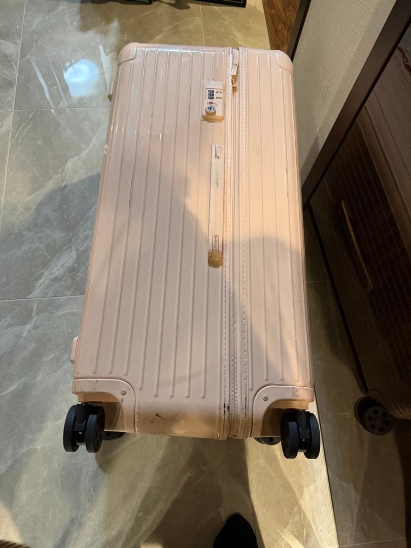 リモワ　スーツケース　トランクプラス　3回ほど使用