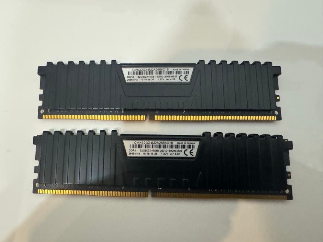 CORSAIR VENGEANCE LPX DDR4 32GB (16GB×2)