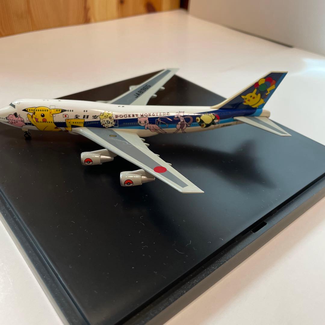 2296.ピカチュウANAケース付き