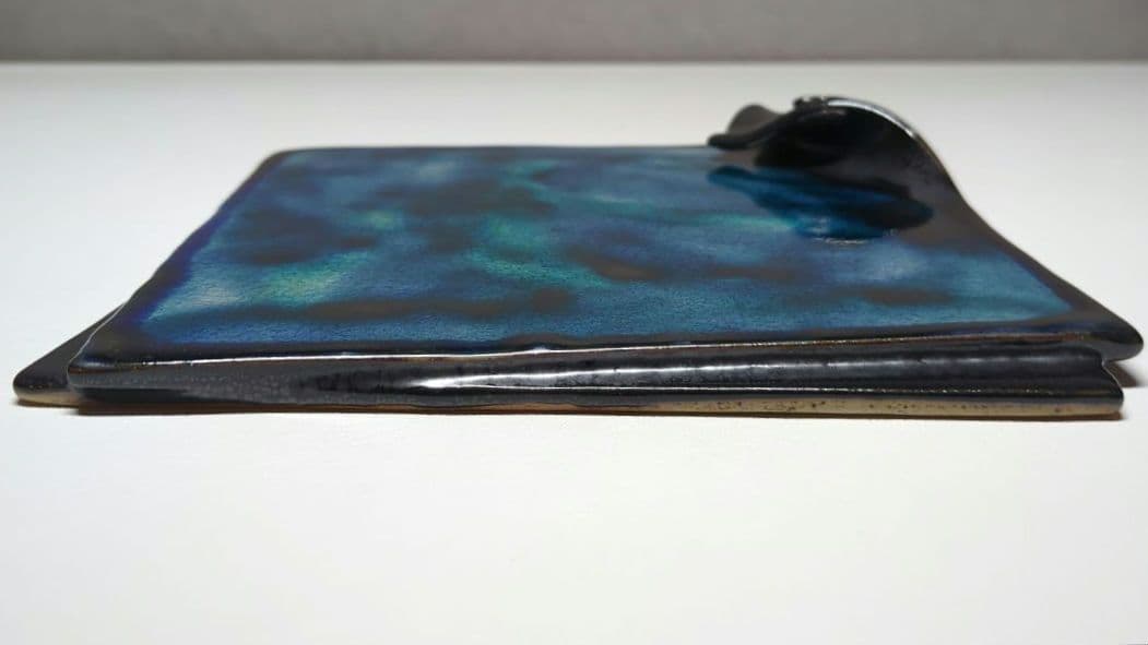 陶芸　石垣焼窯元　石垣ブルー　隅折れ角皿プレート　インテリア雑貨　飾り皿