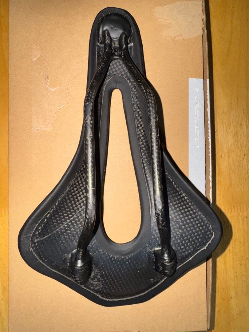 ヨーレオ（YOELEO）CL MAX超軽量力ーボンサドル 幅:140mm