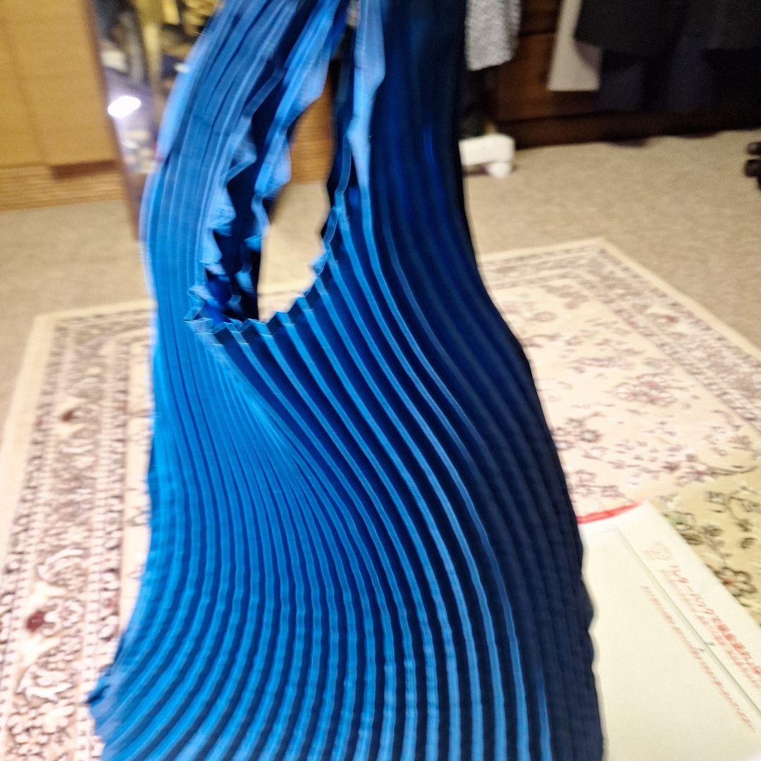 美品　ISSEY MIYAKE プリーツプリーズバッグロイヤルブルー♥️