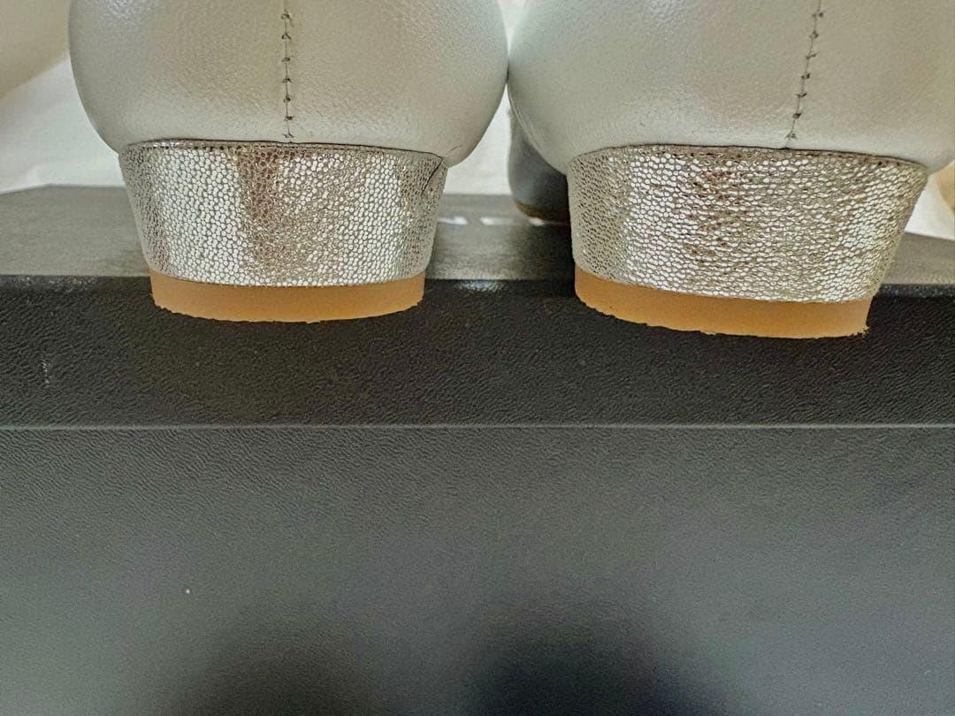 ❤️美品　DIANA ダイアナ ホワイト＆シルバー　リボン　23.5