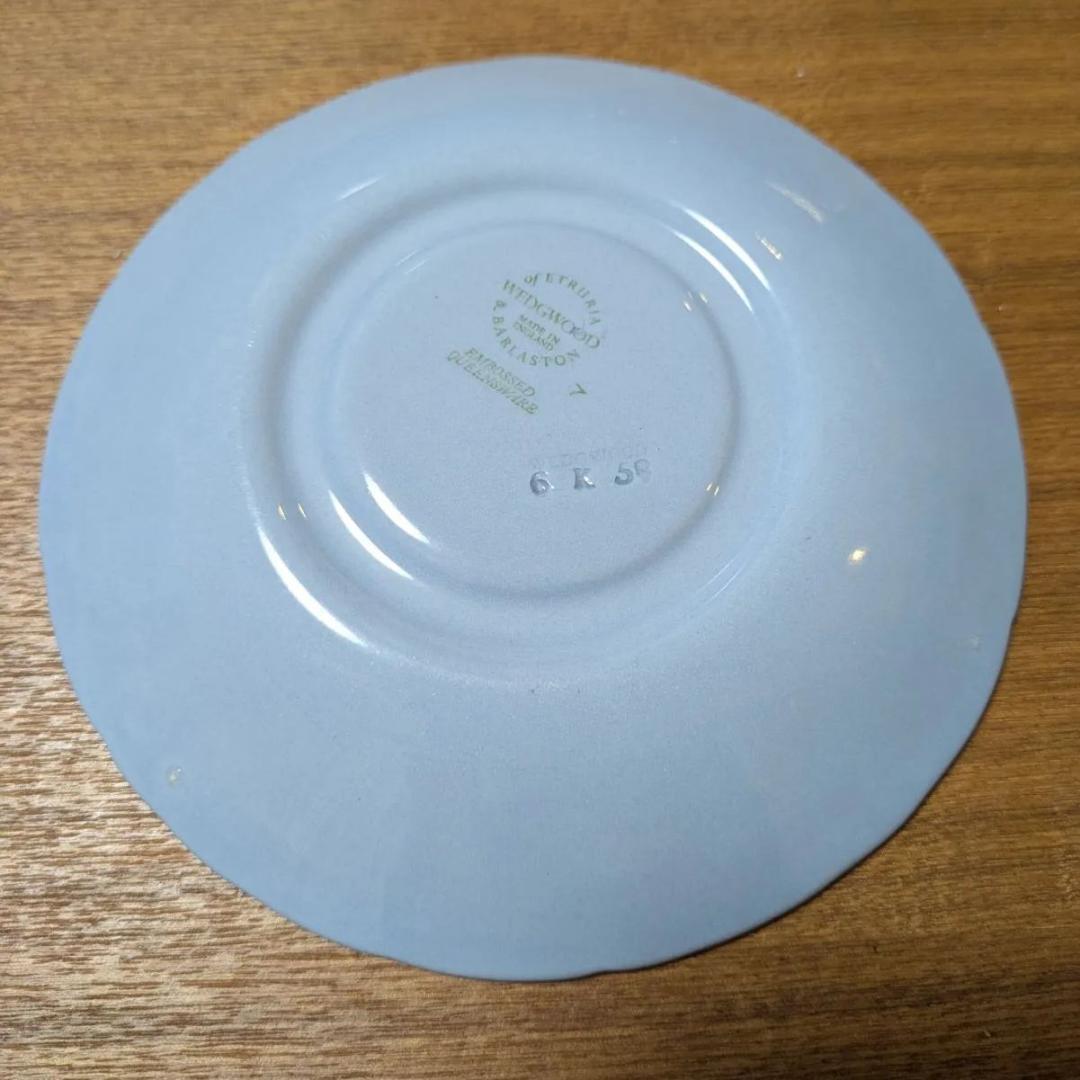 美品 ★ ウェッジウッド エンボス クイーンズウェア クリーム シェルエッジ