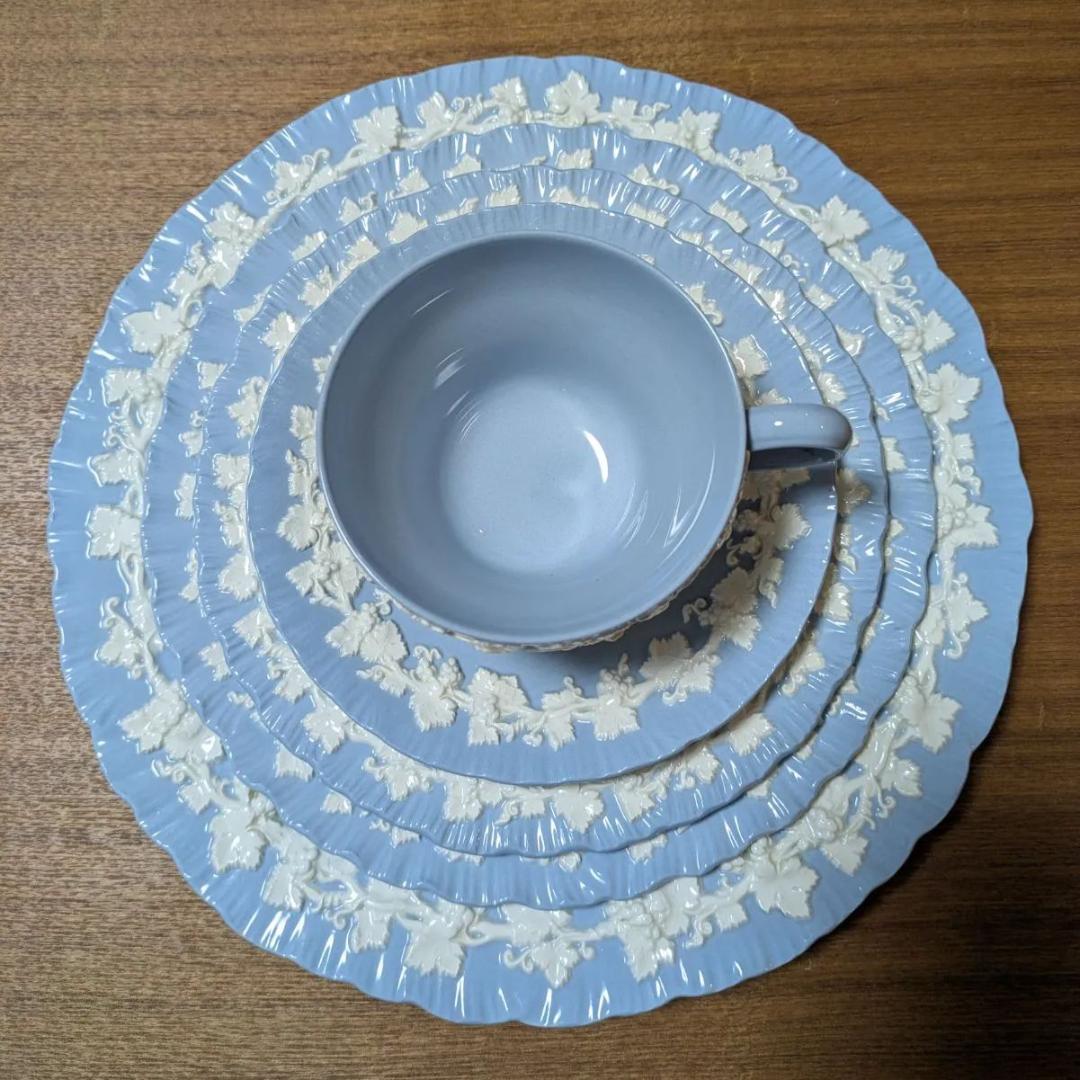 美品 ★ ウェッジウッド エンボス クイーンズウェア クリーム シェルエッジ
