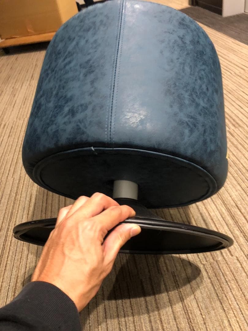 【福岡市限定】【展示品・未使用品】 レザースツール回転式 参考価格13,990円