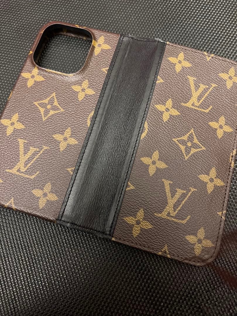 Louis Vuitton モノグラム 手帳型ケース iPhone15Pro