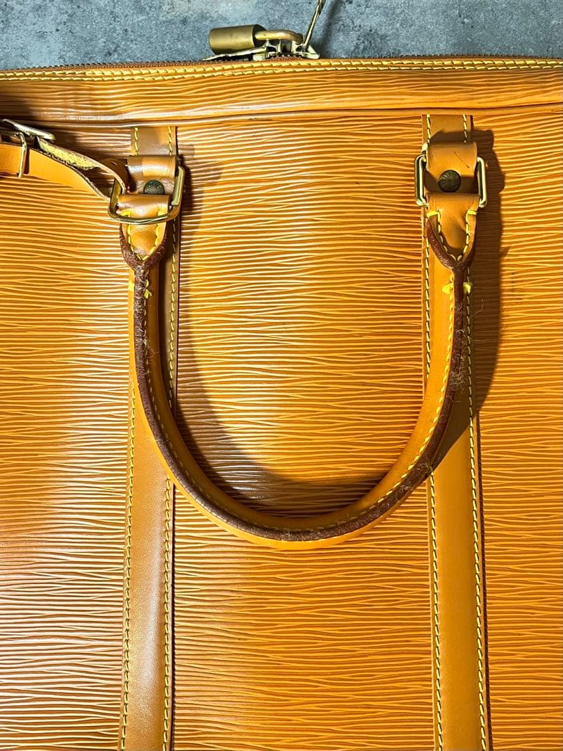 ルイヴィトン　エピ　ポルト ドキュマン・ヴォワヤージュ　ジパングゴールド