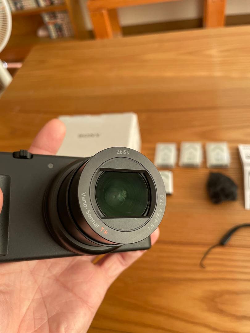 [美品]SONY ZV-1M2 + バッテリー x 5 (純正品)