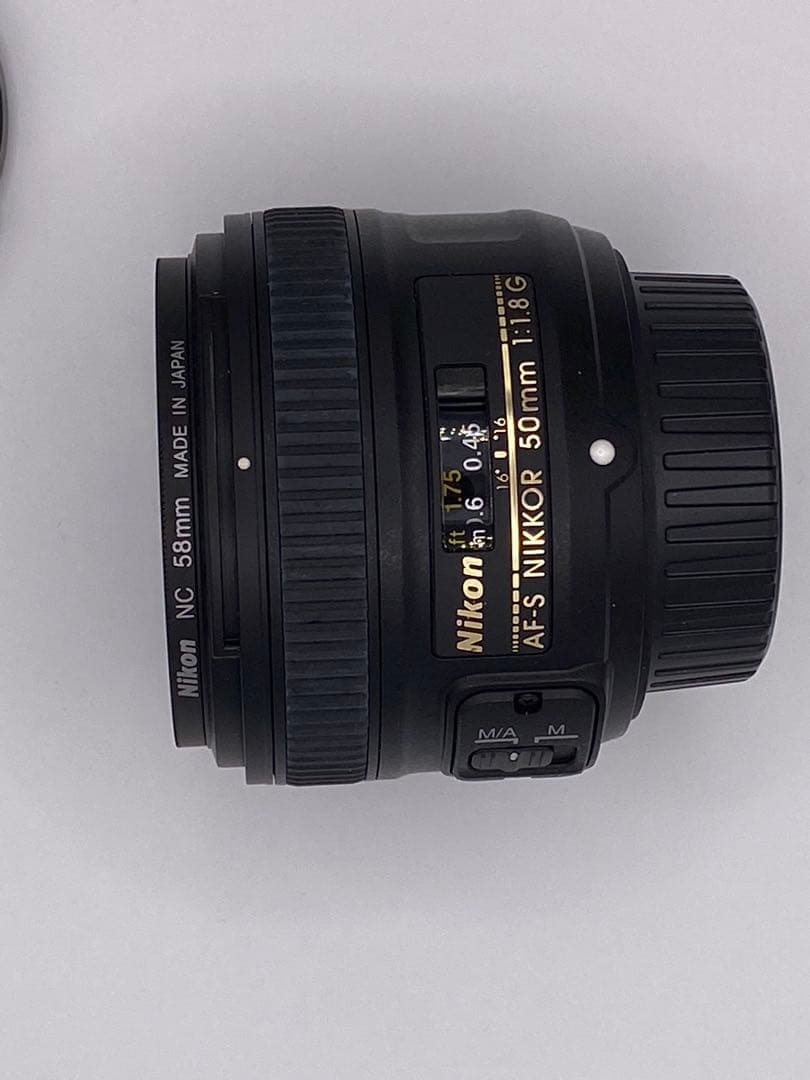 Nikon D7200 一眼レフと、便利な レンズ2本＋三脚＋バッグセット