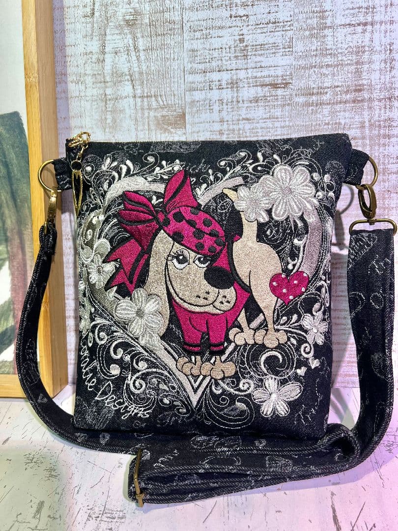 ロラライハリス♡ブラック英字ハートデニム♡刺繍のショルダーバッグ♡わんちゃん